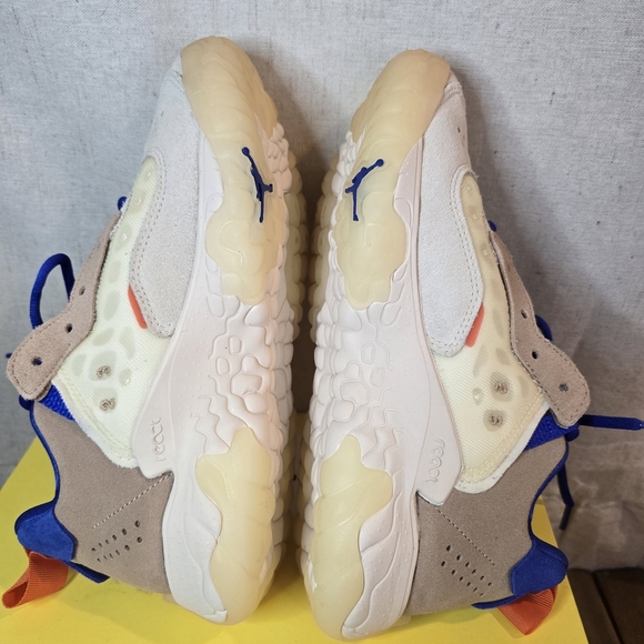 Air Jordan Delta 2"Hiper Womens Athletic  with Orange and Blue . - Picture 7 of 8